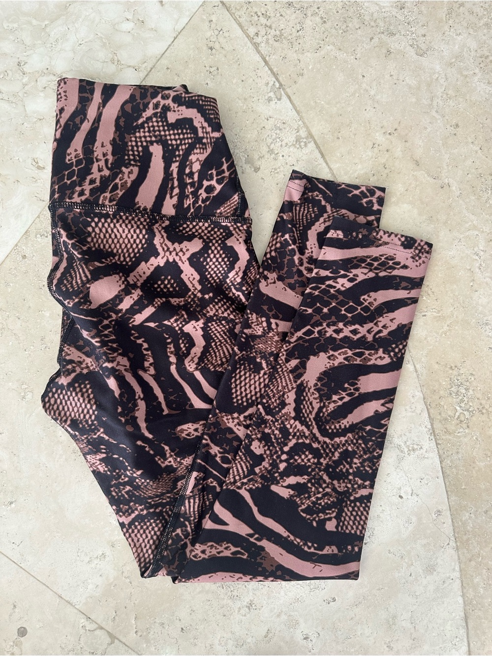 High-Rise Python Print Leggings in Mauve & Black